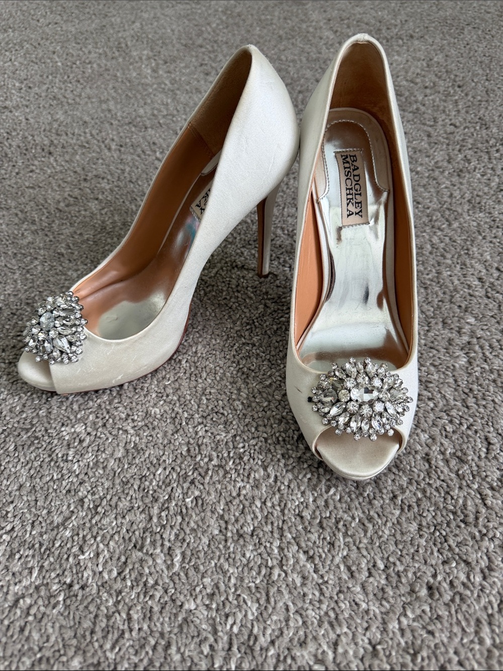 Badgley Mischka Ivory Satin Peep-Toe Heels with Crystal Brooch 7.5